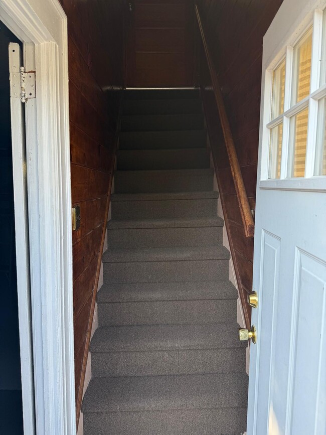 Building Photo - 12 Forest Row