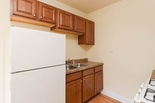 Building Photo - 2600 N Kimball Ave