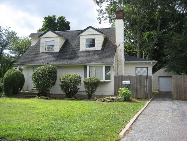 Building Photo - 8 Judith Dr