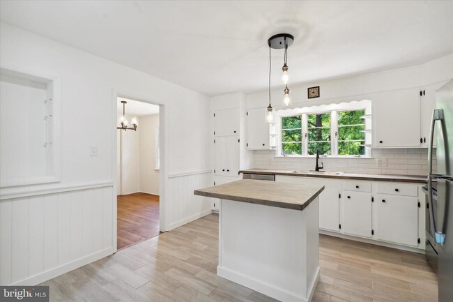 Foto del edificio - 4102 Creamery Rd