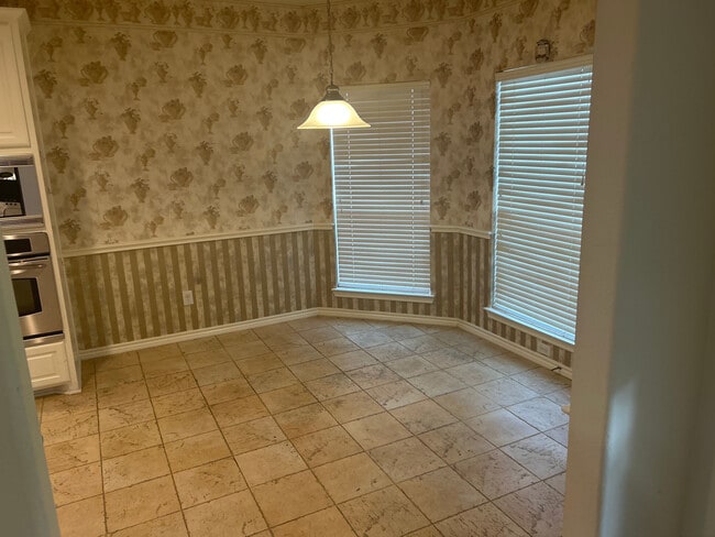 Building Photo - Room in House on Levant Ln