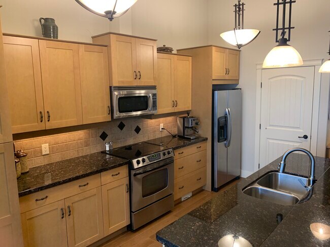Building Photo - 4350 Ponderosa Dr