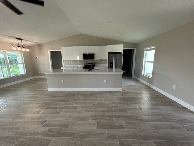 Building Photo - 2106 Nelson Rd N