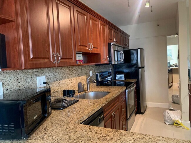 Foto del edificio - 100 Lincoln Rd