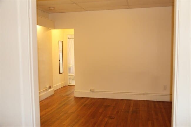 Building Photo - 32 College Ave