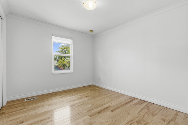 Photo du bâtiment - 10851 Rosecroft Crescent
