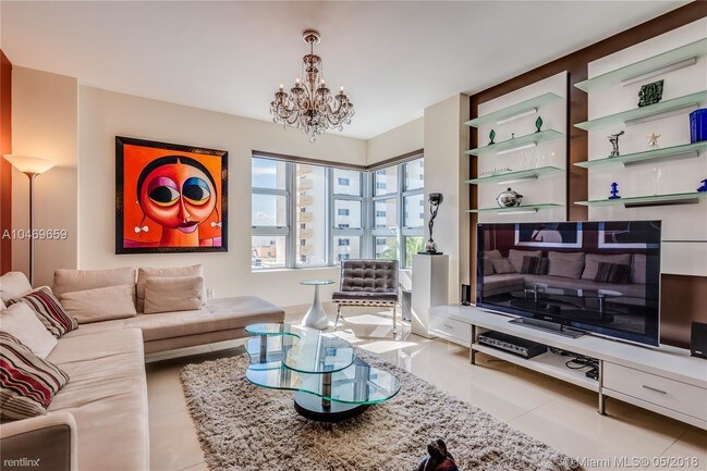 Foto del edificio - 3737 Collins Ave