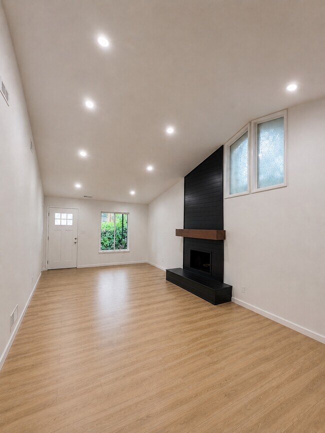 Foto del edificio - 2112 Valley Oaks Dr SE