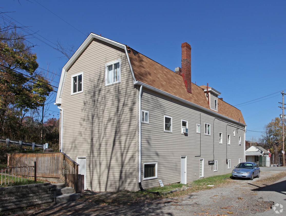 Building Photo - 5100 Old Clairton Rd