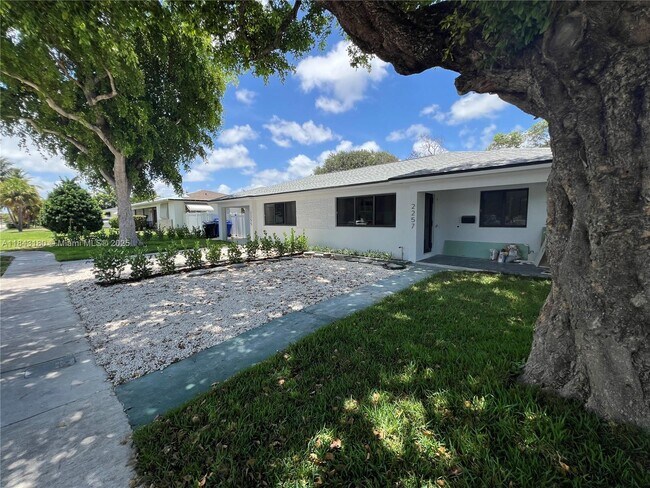 Foto del edificio - 2255 NE 173rd St