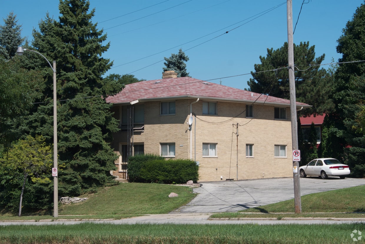 12020 W Bluemound Rd, Wauwatosa, WI 53226 Apartments in Wauwatosa, WI