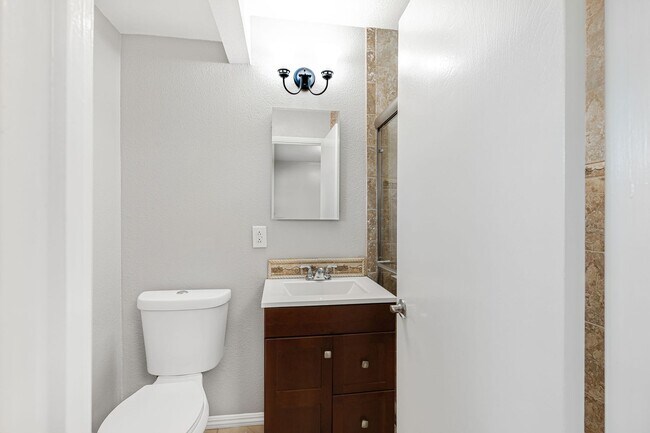 Foto del edificio - Spacious 4BR/3BA Home in Top-Rated School District!