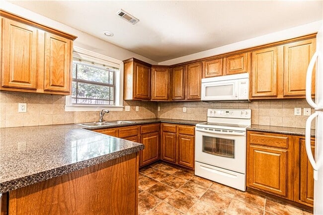 Building Photo - 802 Baker St NW