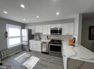 Building Photo - 402 N Chapel St