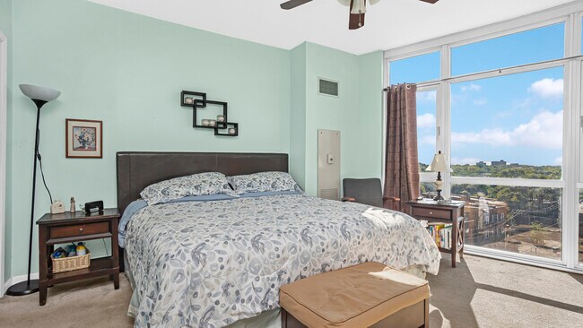 Foto del edificio - 1134 W Granville Ave