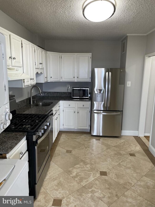 Foto del edificio - 3701 S George Mason Dr