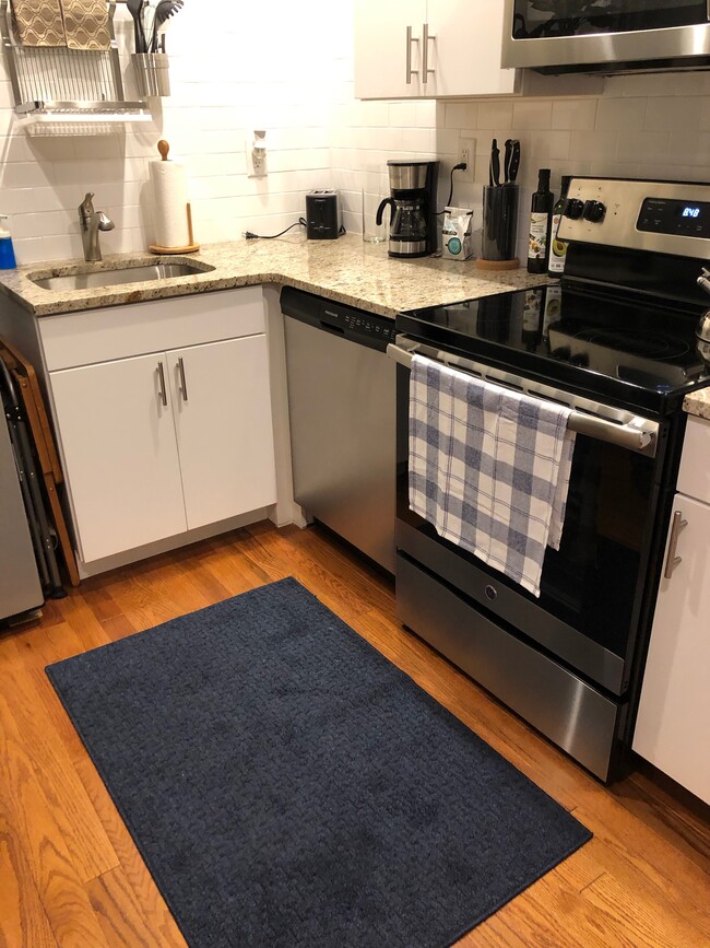 Building Photo - 4714 Hazel Ave