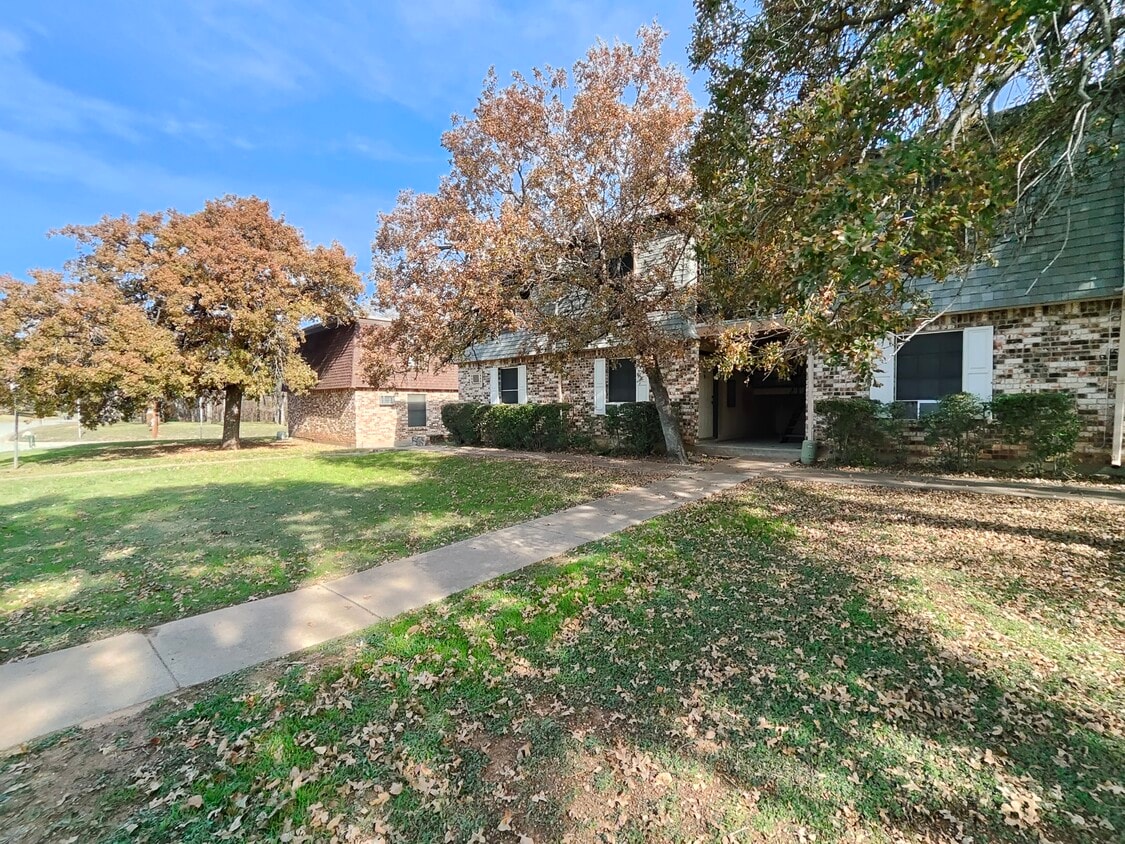 Primary Photo - White Lake Hills Apartment