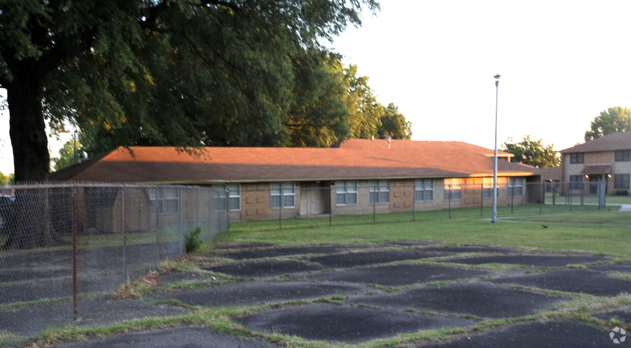 Primary Photo - Hemlock Courts