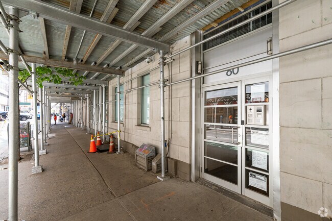 Entrada - 835 Broadway