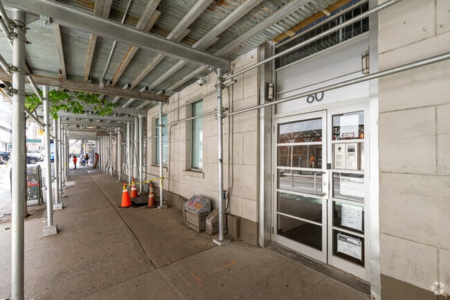 Entrance - 835 Broadway