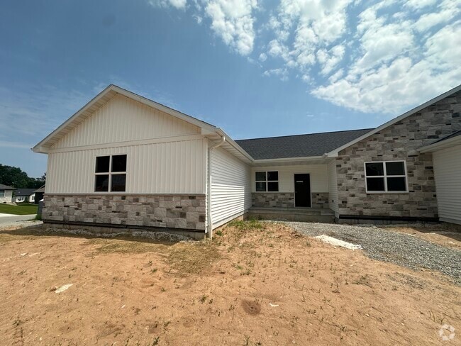 Building Photo - 2129 Clover Field Dr