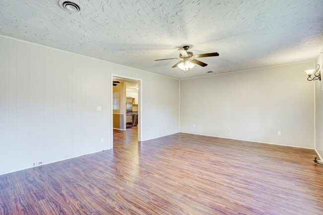 Building Photo - Stylish Home with Covered Deck & Easy I-44...