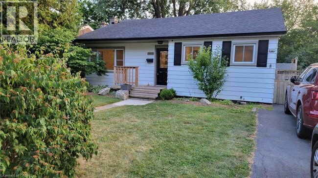 Photo du bâtiment - 1402 Fisher Ave