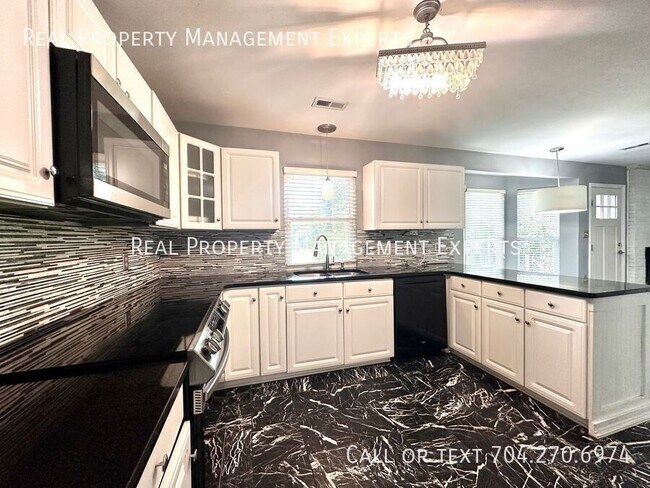 Foto del edificio - 8509 Golf Ridge Dr