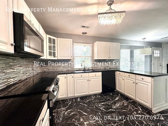 Photo - 8509 Golf Ridge Dr House