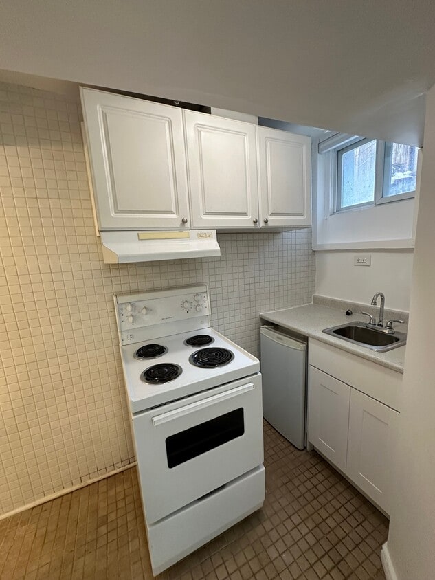 Building Photo - 320 Cooper St