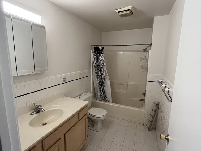 Bathroom - 508 E Main St