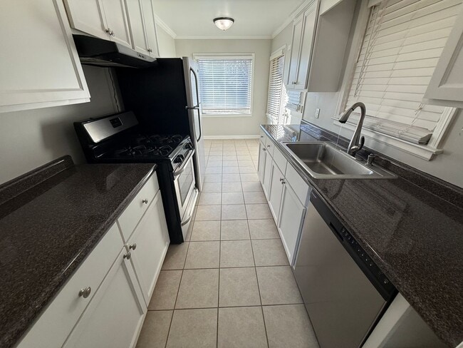 Building Photo - Welcome to this charming 3-bedroom, 1-bathroom home located in the vibrant city of Memphis, TN