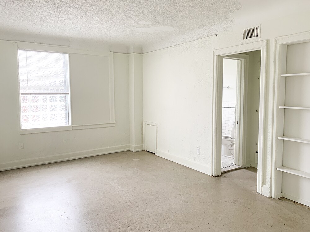 Primary Photo - 1130 Holcomb St