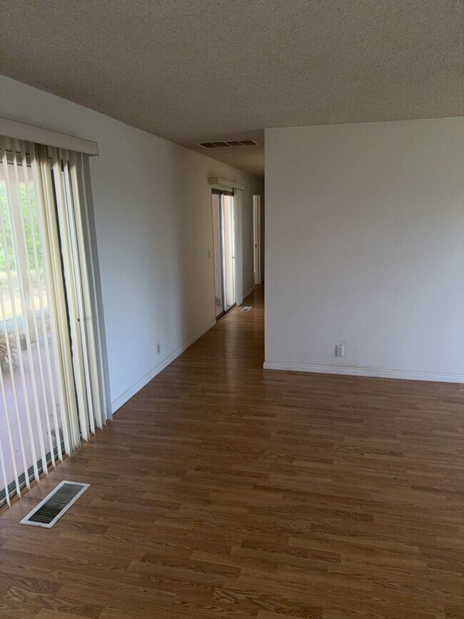 Foto del edificio - Charming 3-bedroom, 2-bathroom home is nes...