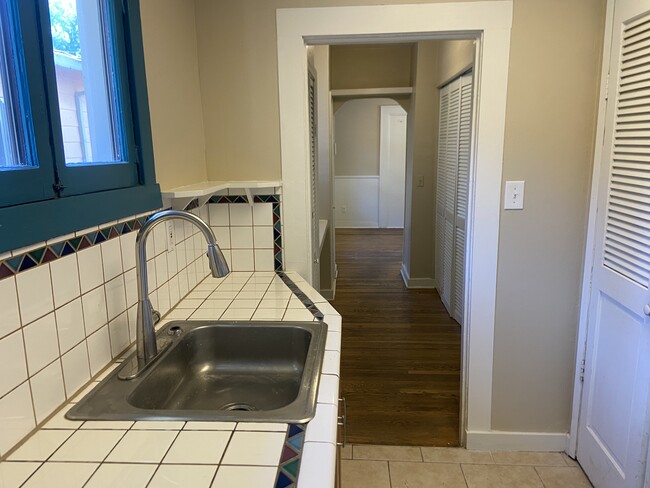 Connecting hallway - 2122 SE 43rd Ave