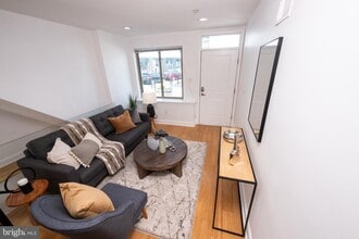 Building Photo - 2102 Berges St