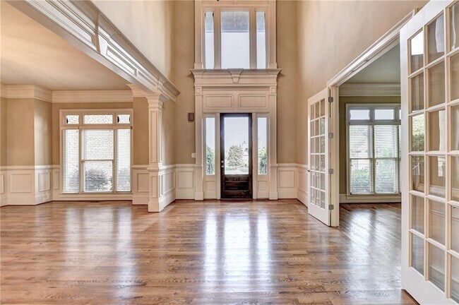Building Photo - 8920 Doral Dr
