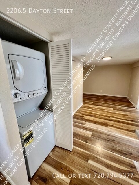 Foto del edificio - 2206.5 Dayton St