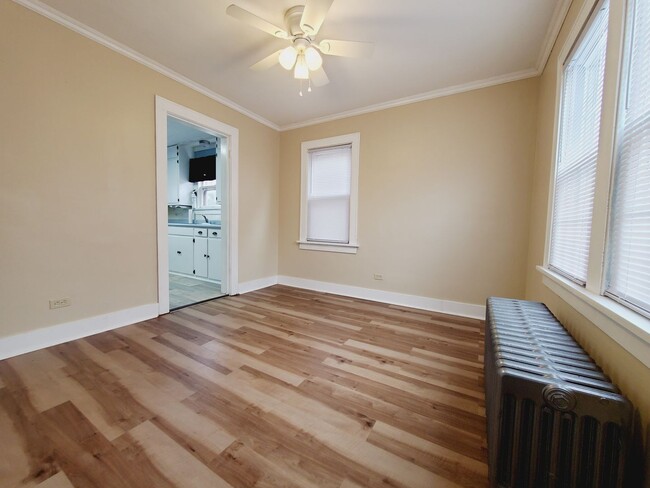 Building Photo - Cozy 2 Bed 1 Bath Home