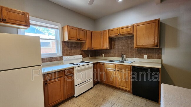 Building Photo - 1366 Clermont Ave
