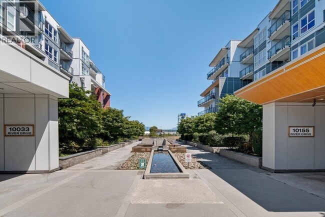 Building Photo - 10155 River Dr