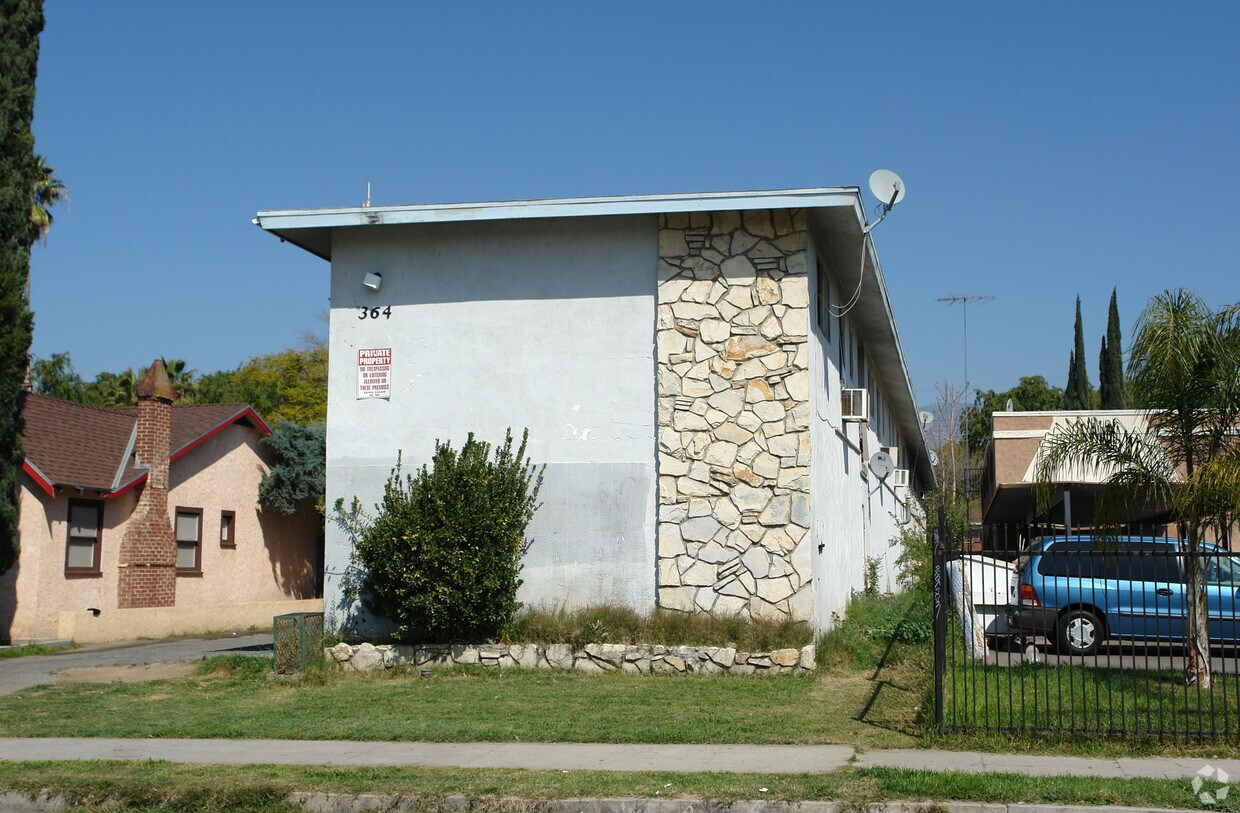 Foto del edificio - 364 E 17th St