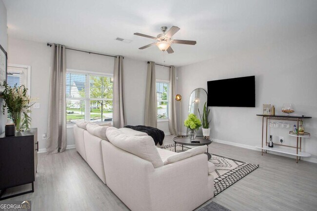 Foto del edificio - 1961 James Red Moore Blvd