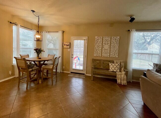 Building Photo - 21634 Seminole Oaks