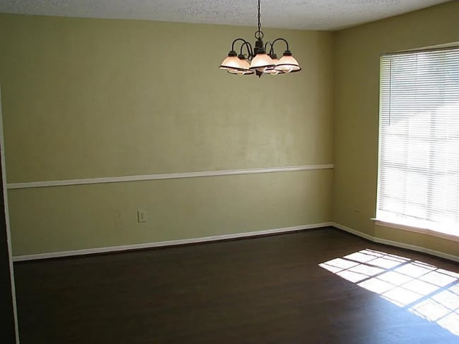 Building Photo - 25302 Thistlewaite Ln