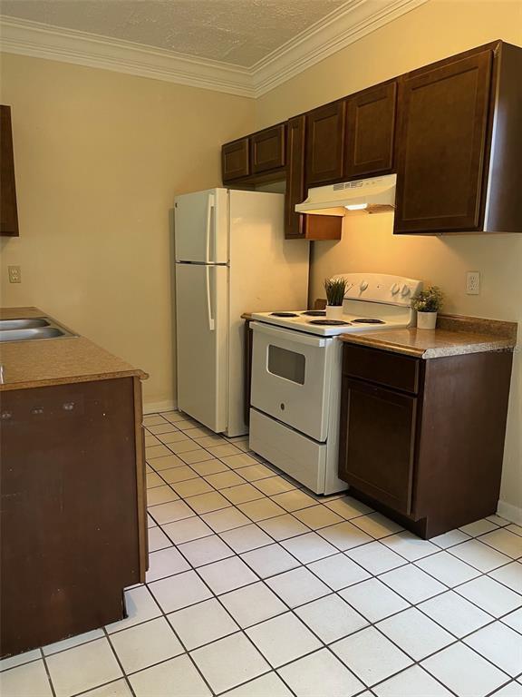 Foto del edificio - 127 Country Club Dr