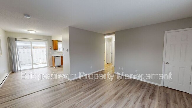 Foto del edificio - 4644 Waynedale Cir