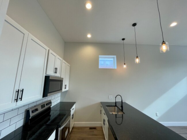 Foto del edificio - 5902 Denison Ave