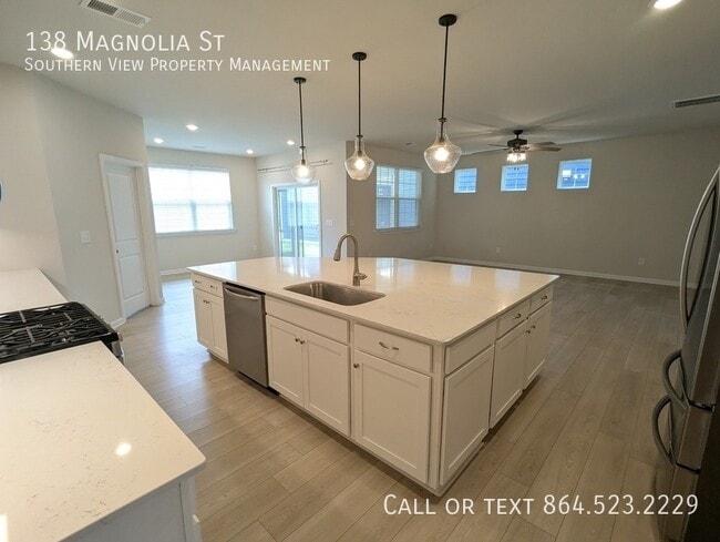 Building Photo - 138 Magnolia St